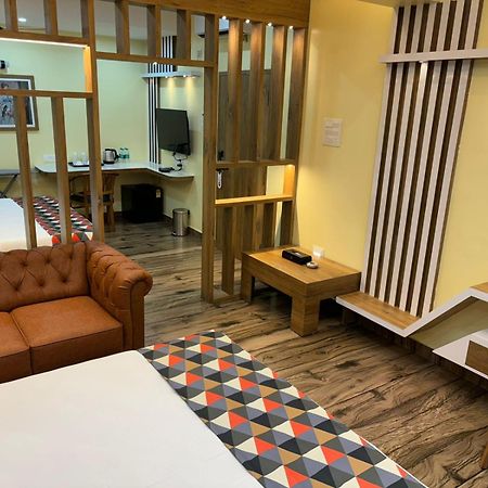 Forest Transit Hotel Coimbatore Buitenkant foto